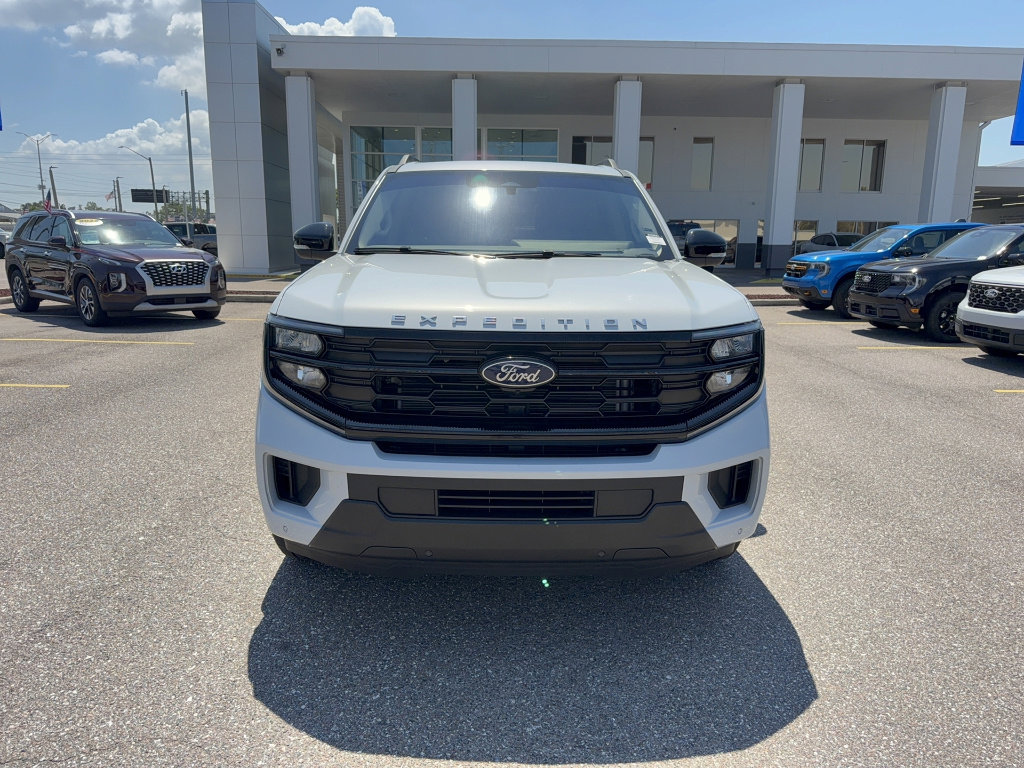 Certified 2025 Ford Expedition Active image 3