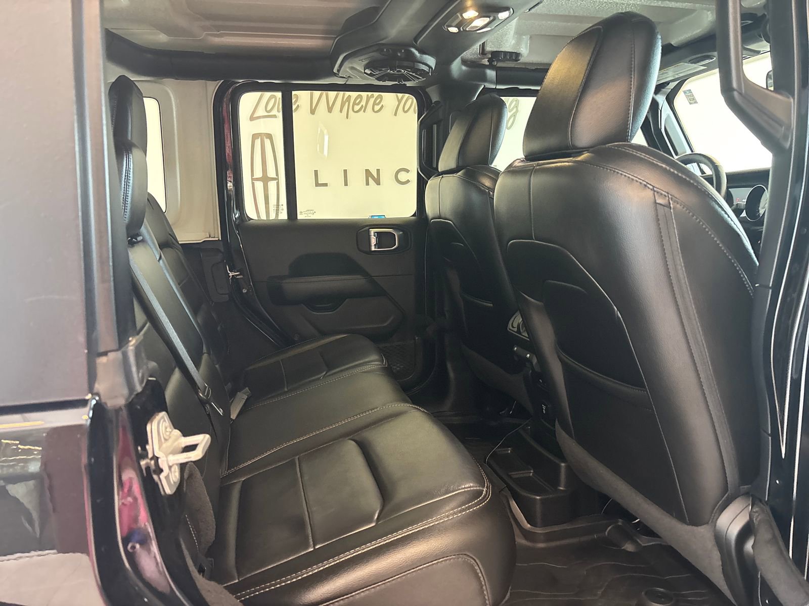 Used 2020 Jeep Wrangler Unlimited Sahara w/ Cold Weather Group AWD/4WD image 10