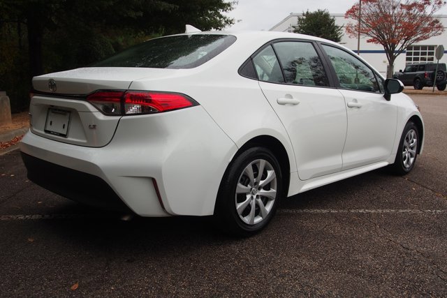 Used 2024 Toyota Corolla LE image 5