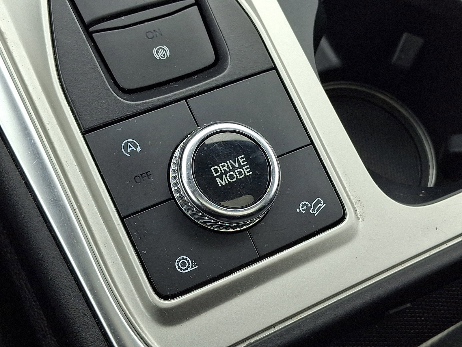 Certified 2023 Ford Explorer XLT w/ Equipment Group 202A image 33