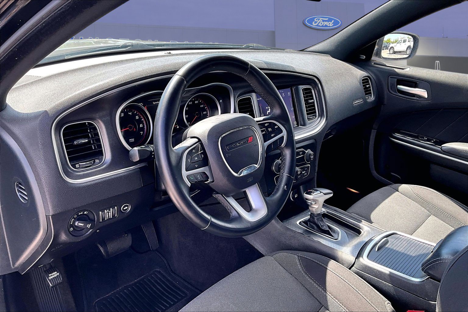 Used 2017 Dodge Charger SXT RWD image 16