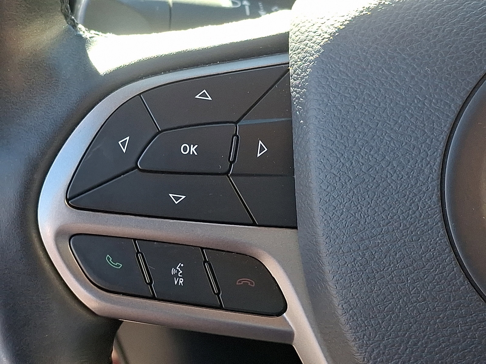 Used 2019 Jeep Cherokee Limited image 20