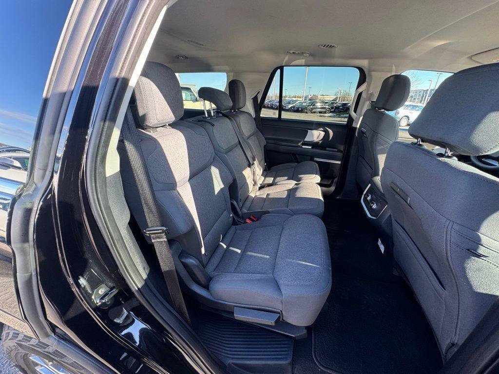 Certified 2025 Ford Expedition Active AWD/4WD image 17