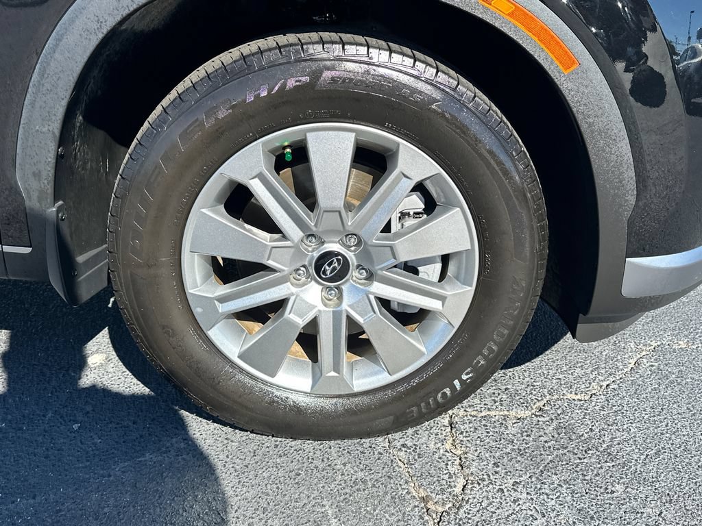Used 2025 Hyundai Palisade SE FWD image 12