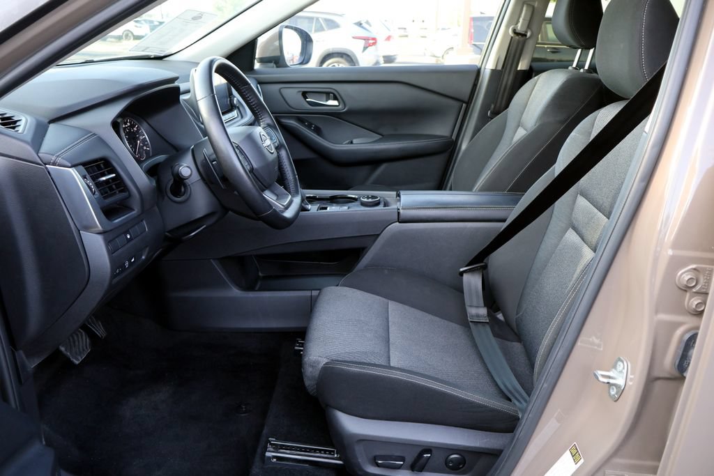 Used 2025 Nissan Rogue SV AWD/4WD image 29
