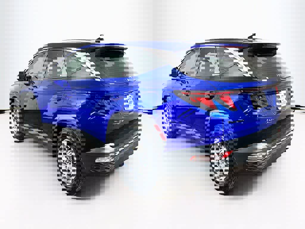 Used 2023 Hyundai Tucson SE image 3