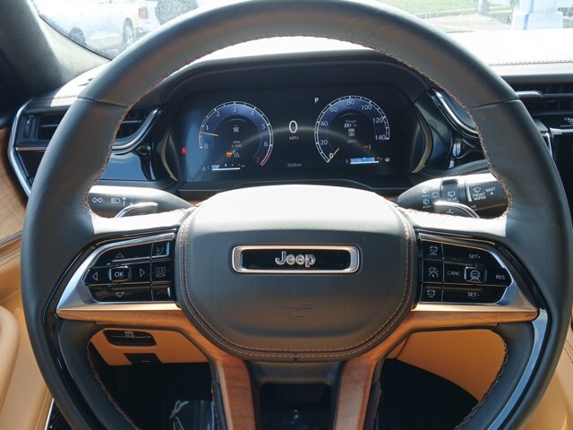Used 2025 Jeep Grand Cherokee Summit AWD/4WD image 11
