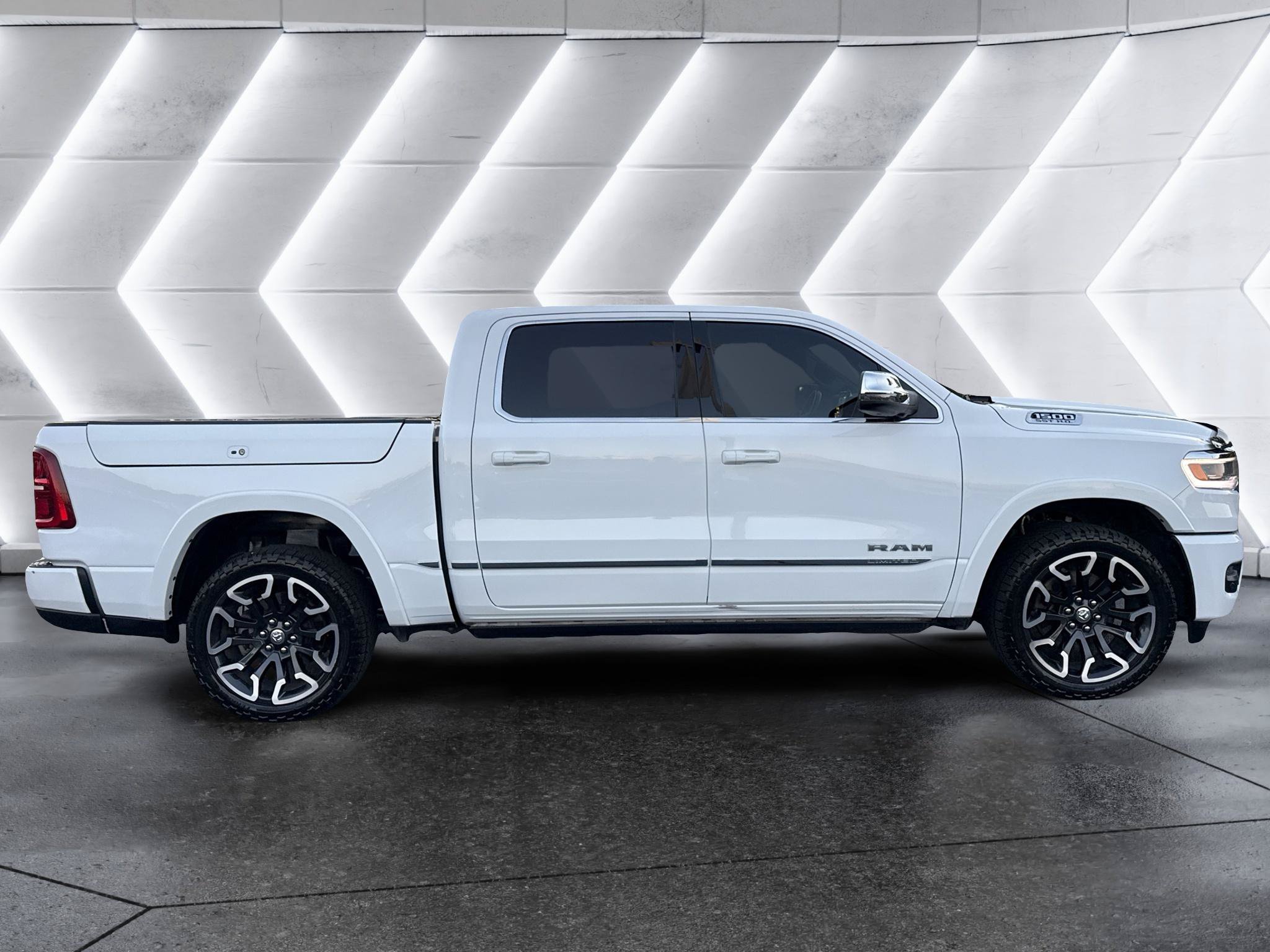 Used 2025 RAM 1500 Limited AWD/4WD image 8