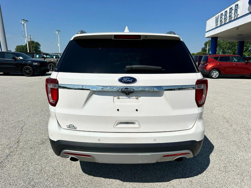 Certified 2017 Ford Explorer XLT FWD image 4