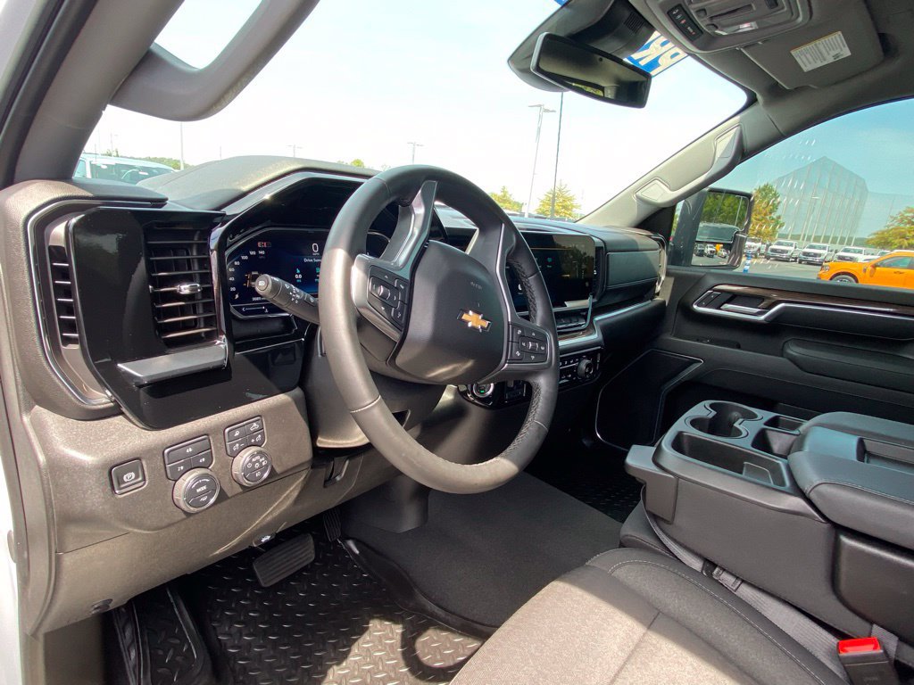 Used 2025 Chevrolet Silverado 2500 LT w/ All Star Edition AWD/4WD image 9
