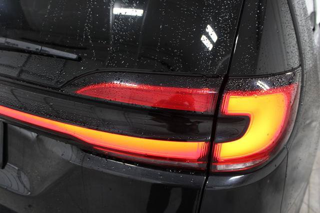 Used 2023 Chrysler Pacifica Limited FWD image 26