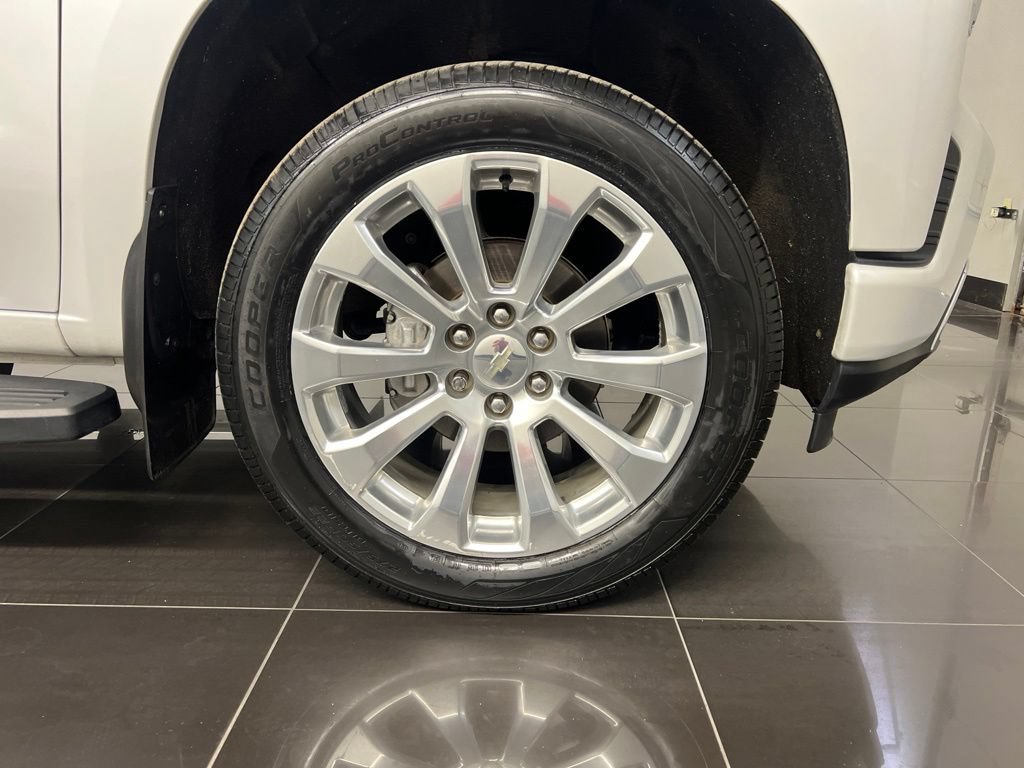 Used 2019 Chevrolet Silverado 1500 High Country w/ Technology Package AWD/4WD image 7
