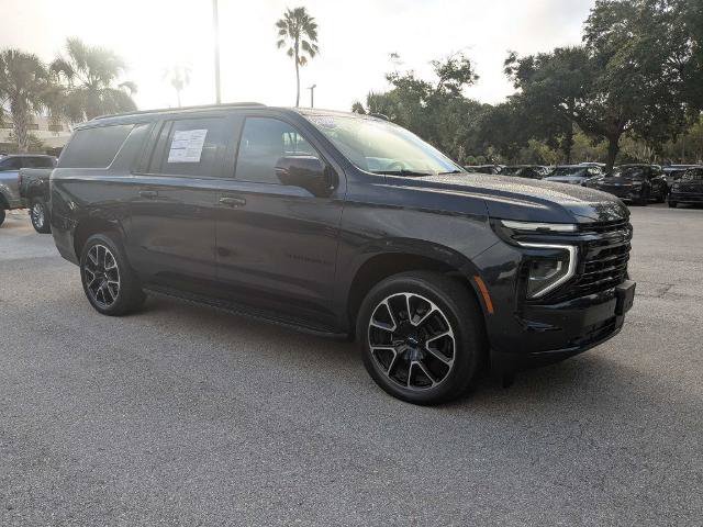 Used 2025 Chevrolet Suburban RST w/ Comfort Package AWD/4WD image 2