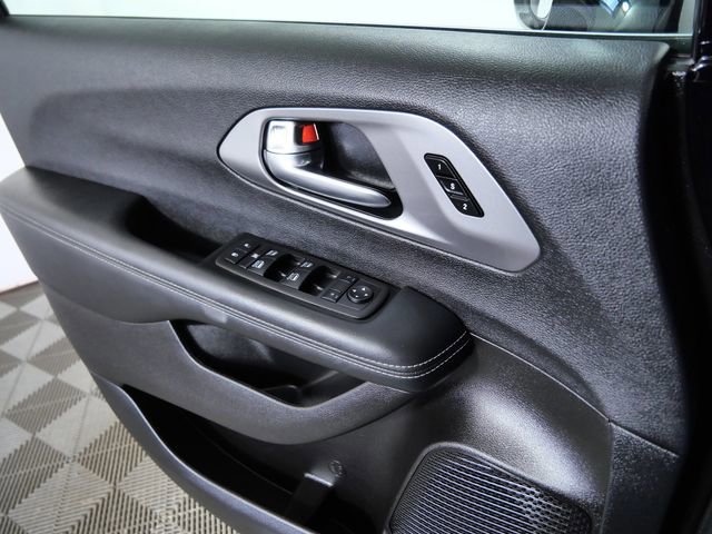 Used 2025 Chrysler Pacifica Select image 25