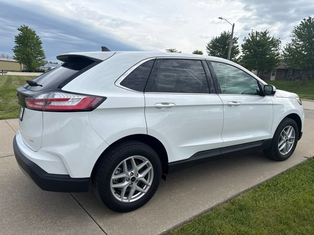 Certified 2024 Ford Edge SEL w/ Convenience Package AWD/4WD image 6