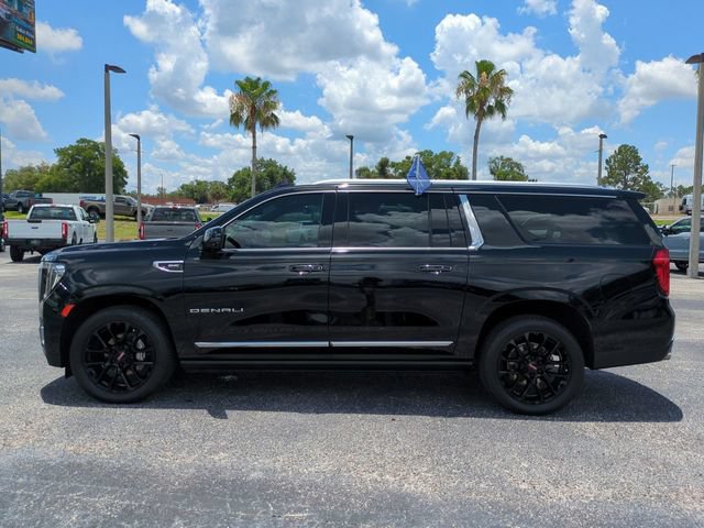 Used 2023 GMC Yukon XL Denali AWD/4WD image 8