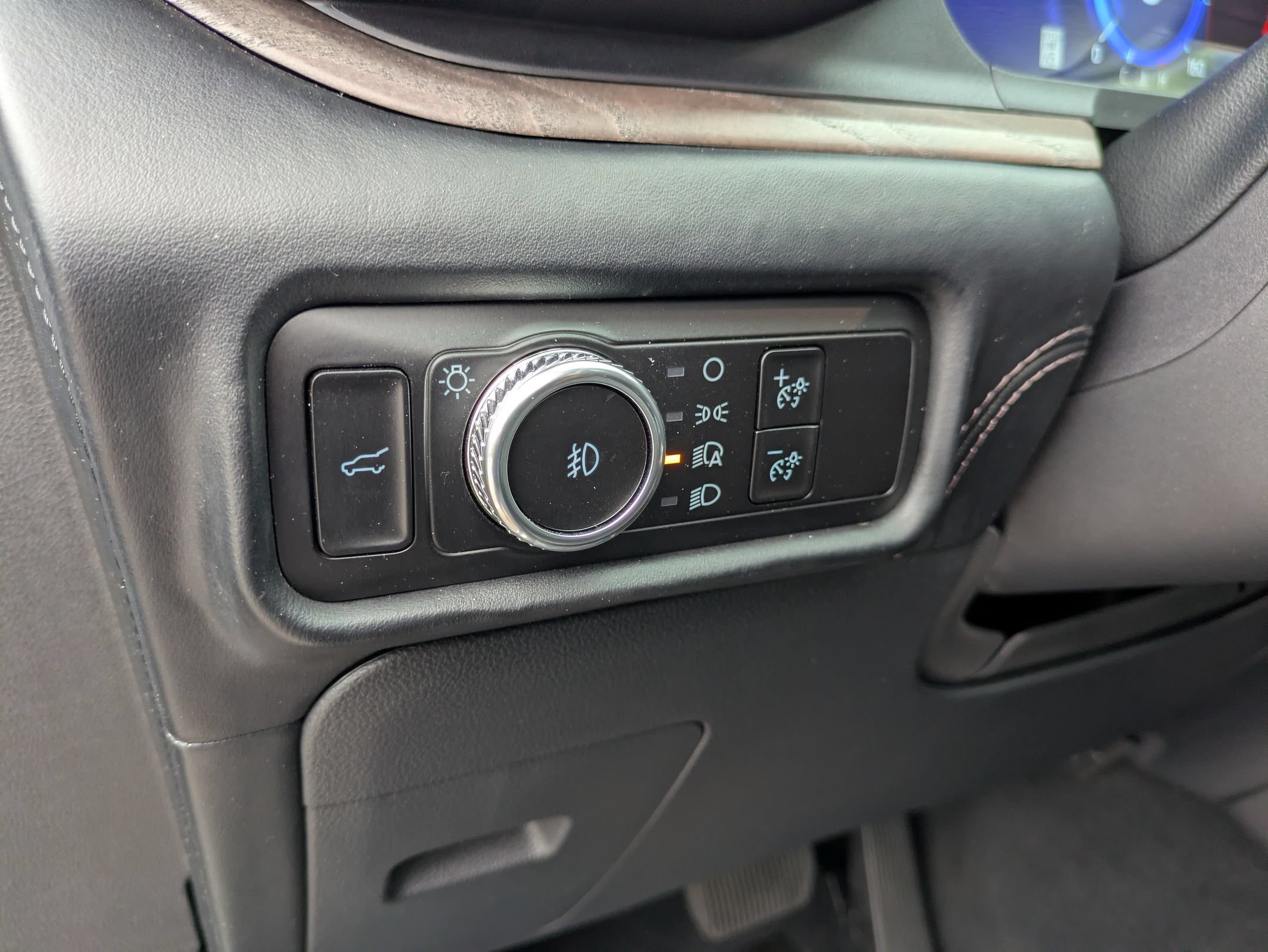 Certified 2023 Ford Explorer Platinum w/ Technology Package AWD/4WD image 17