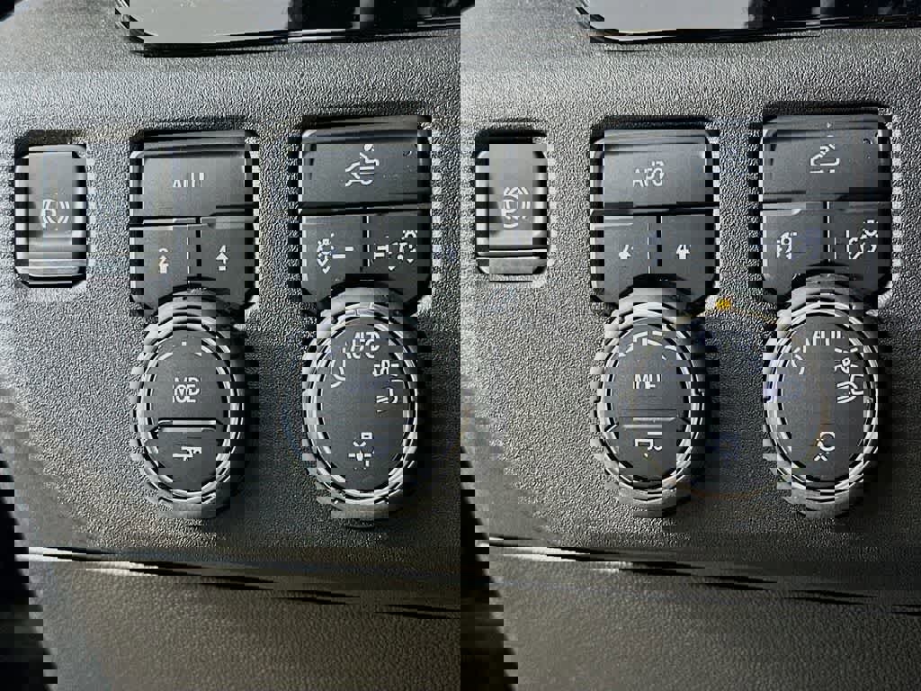 Used 2025 Chevrolet Silverado 1500 LT image 26