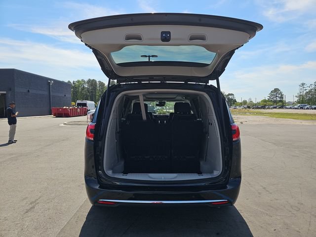 Used 2023 Chrysler Pacifica Limited w/ Uconnect Theater Family Group AWD/4WD image 15