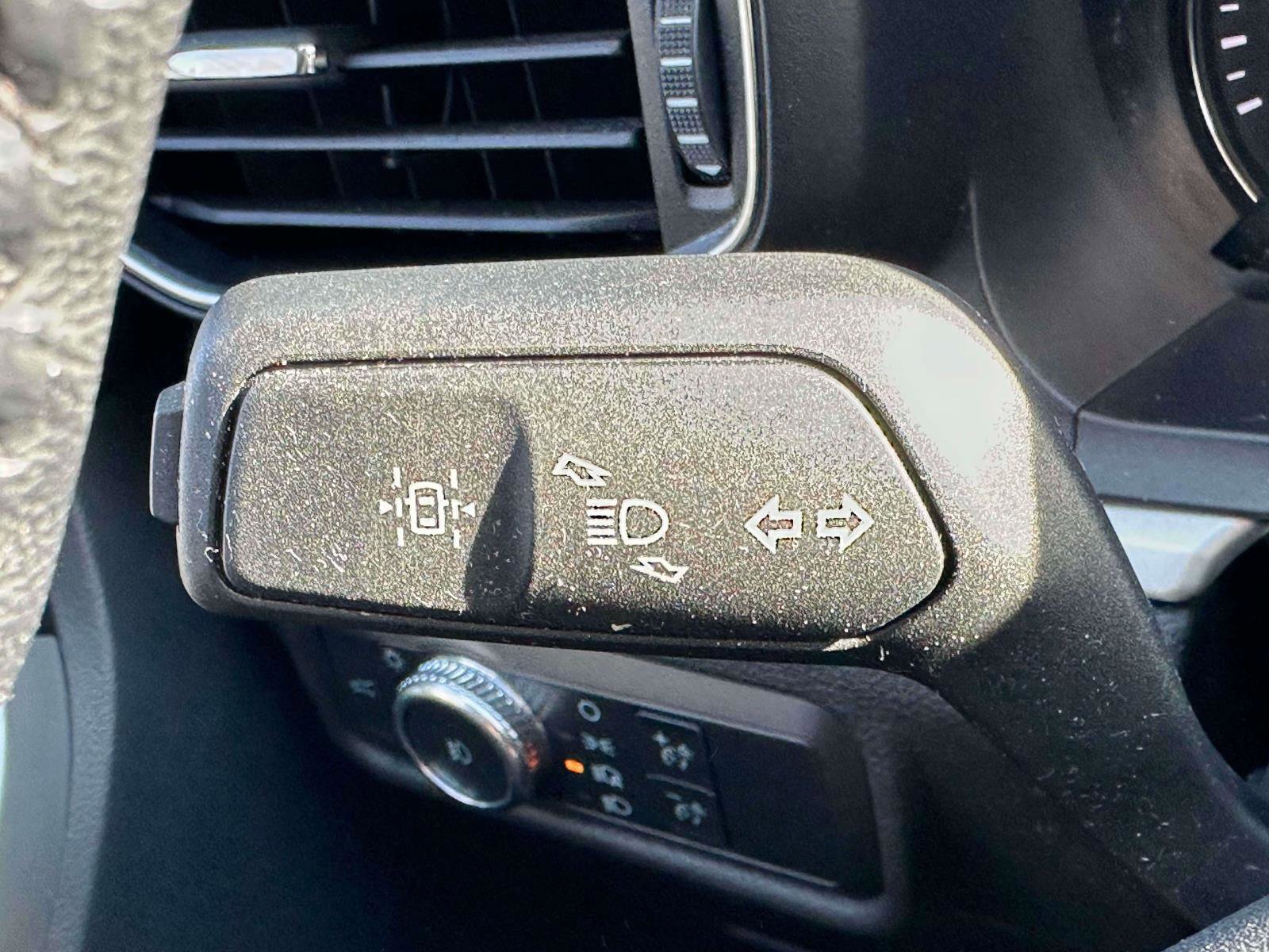 Certified 2022 Ford Explorer XLT w/ Equipment Group 202A image 25