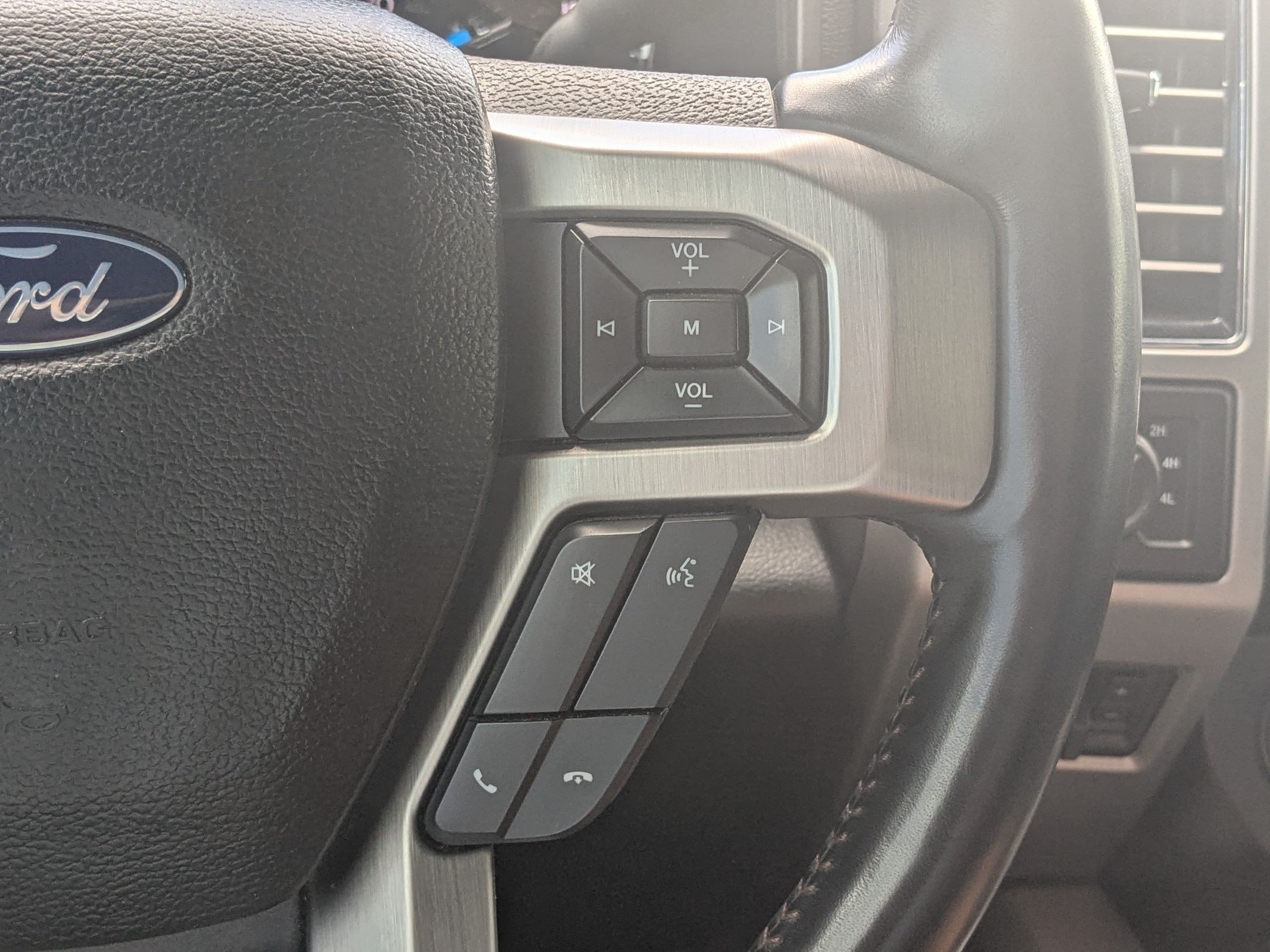 Certified 2019 Ford F350 Platinum w/ Platinum Ultimate Package AWD/4WD image 19