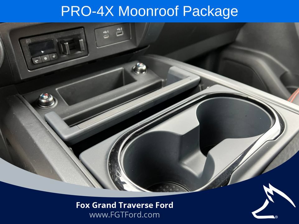 Used 2022 Nissan Titan PRO-4X w/ Pro-4x Convenience Package AWD/4WD image 34