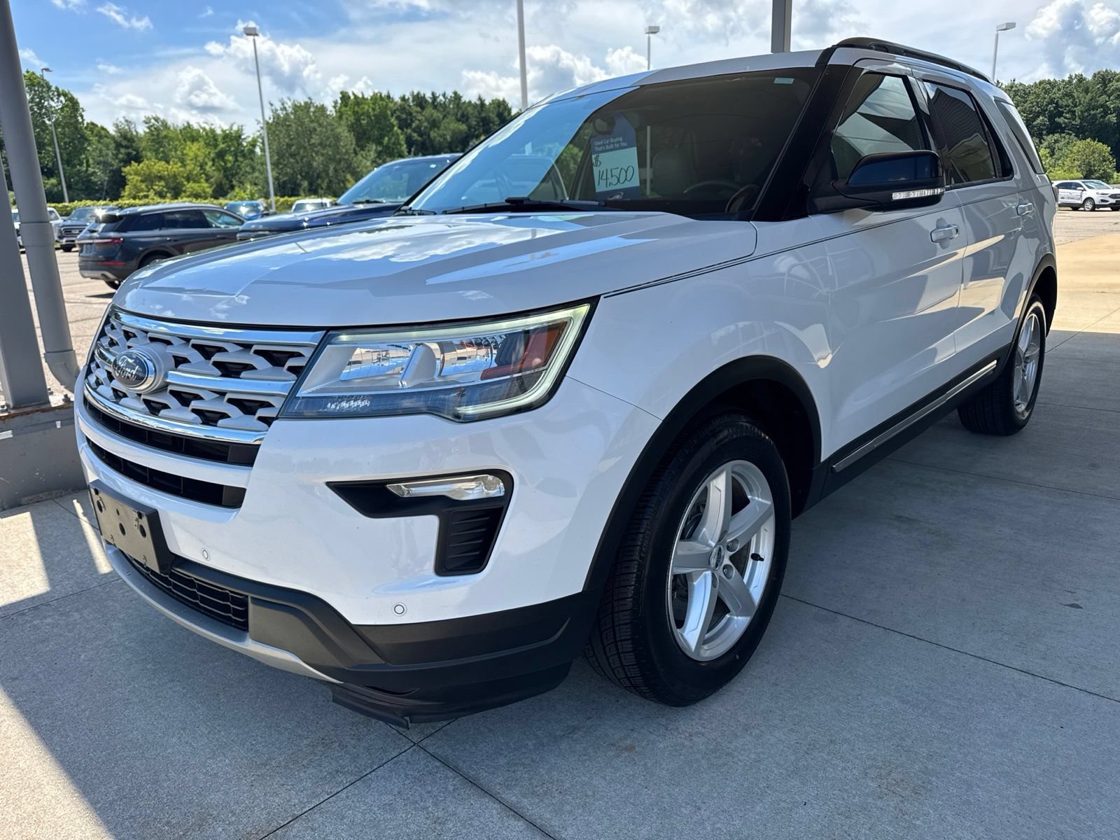 Certified 2018 Ford Explorer XLT w/ Equipment Group 202A FWD image 3