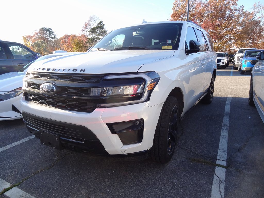 Certified 2022 Ford Expedition Limited image 2