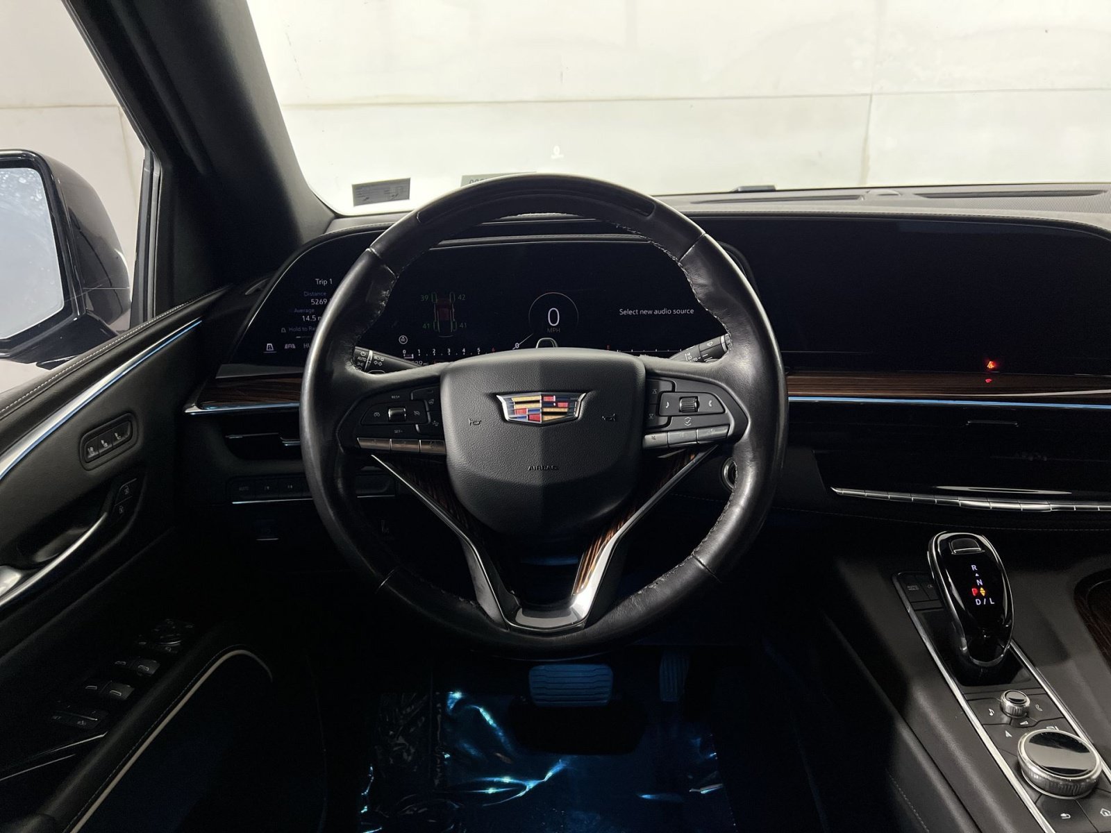 Used 2023 Cadillac Escalade ESV Premium Luxury AWD/4WD image 16
