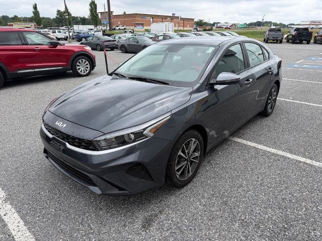 Used 2023 Kia Forte LXS w/ LXS Technology Package FWD image 4