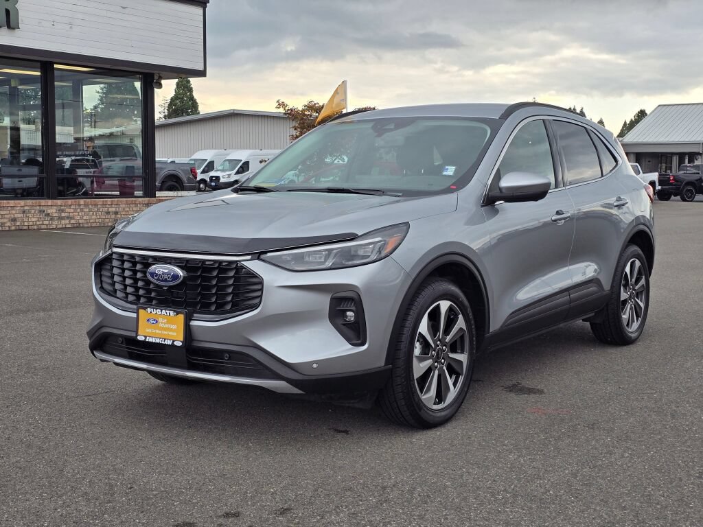Certified 2024 Ford Escape Platinum AWD/4WD image 2