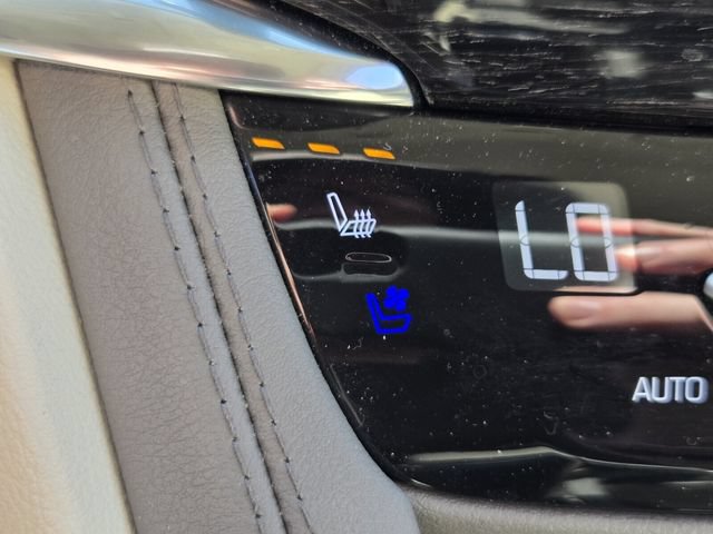 Used 2023 Cadillac XT6 Premium Luxury w/ Technology Package AWD/4WD image 26