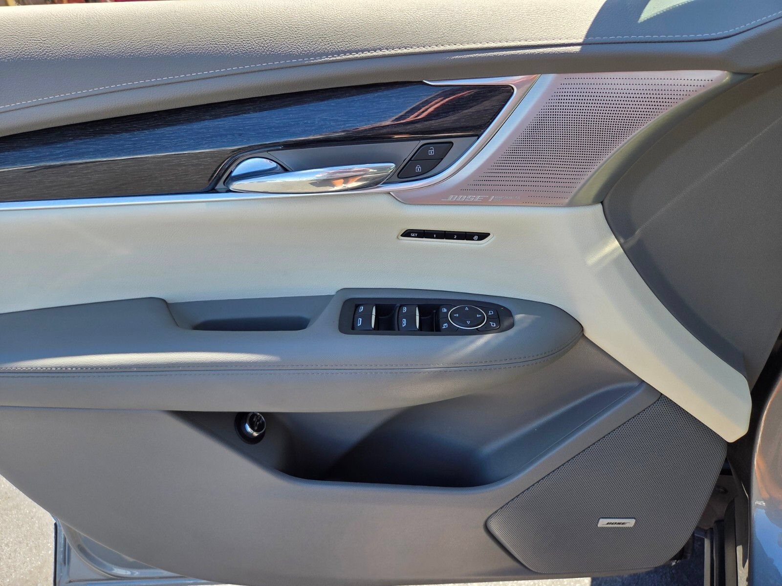 Used 2023 Cadillac XT6 Premium Luxury w/ Technology Package FWD image 18