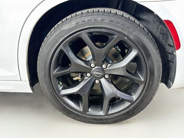 Used 2021 Chrysler 300 S w/ S Model Appearance Package RWD image 8
