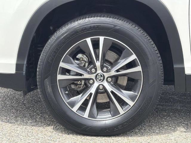 Used 2019 Toyota Highlander Plus FWD image 26