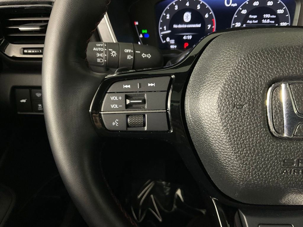 Used 2025 Honda Pilot Black Edition image 24