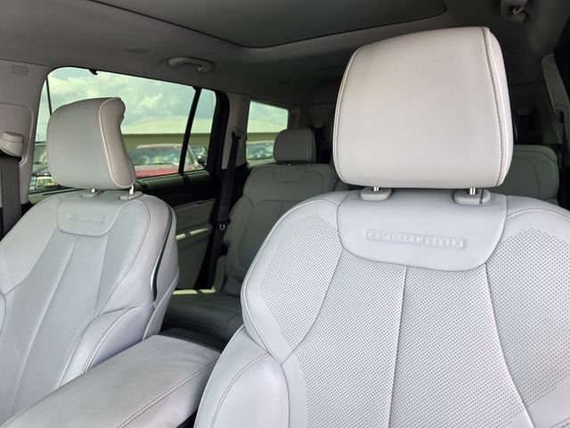 Used 2021 Jeep Grand Cherokee L Overland w/ Luxury Tech Group IV AWD/4WD image 15