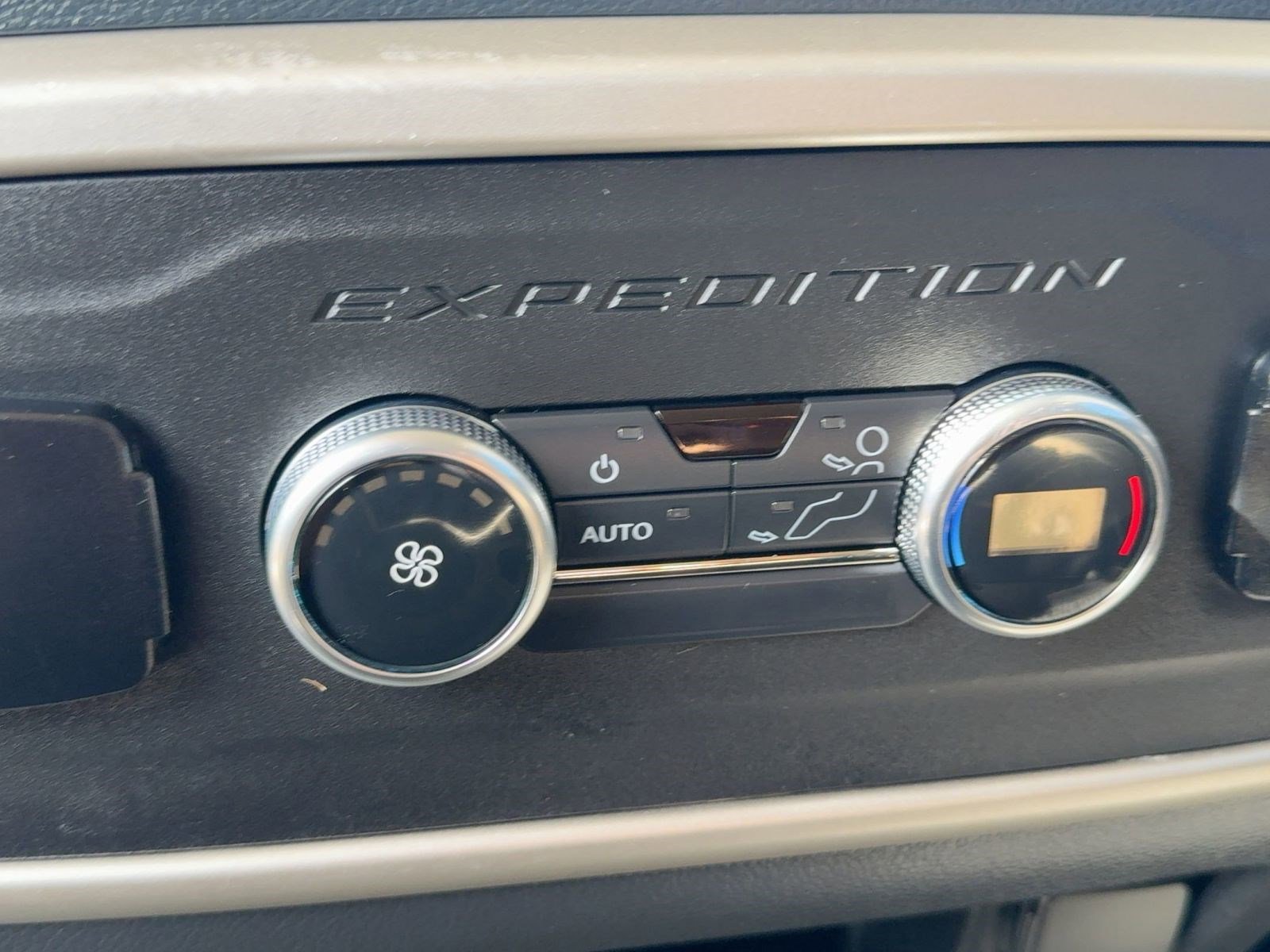 Certified 2022 Ford Expedition XLT image 16