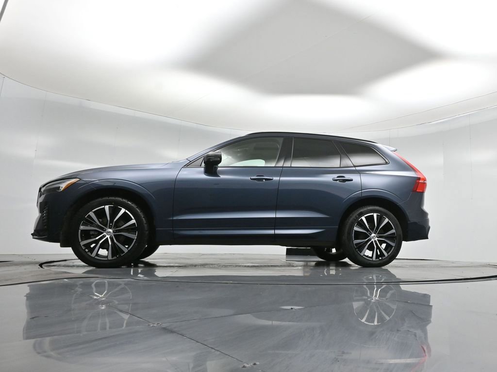 Used 2023 Volvo XC60 B5 Plus image 25