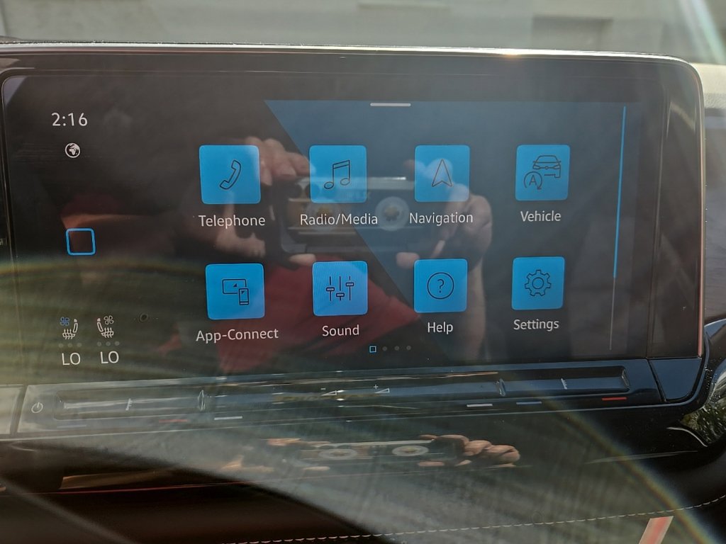 Used 2024 Volkswagen Atlas SE AWD/4WD image 12
