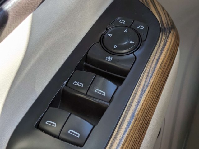 Used 2019 GMC Acadia Denali w/ Technology Package AWD/4WD image 25