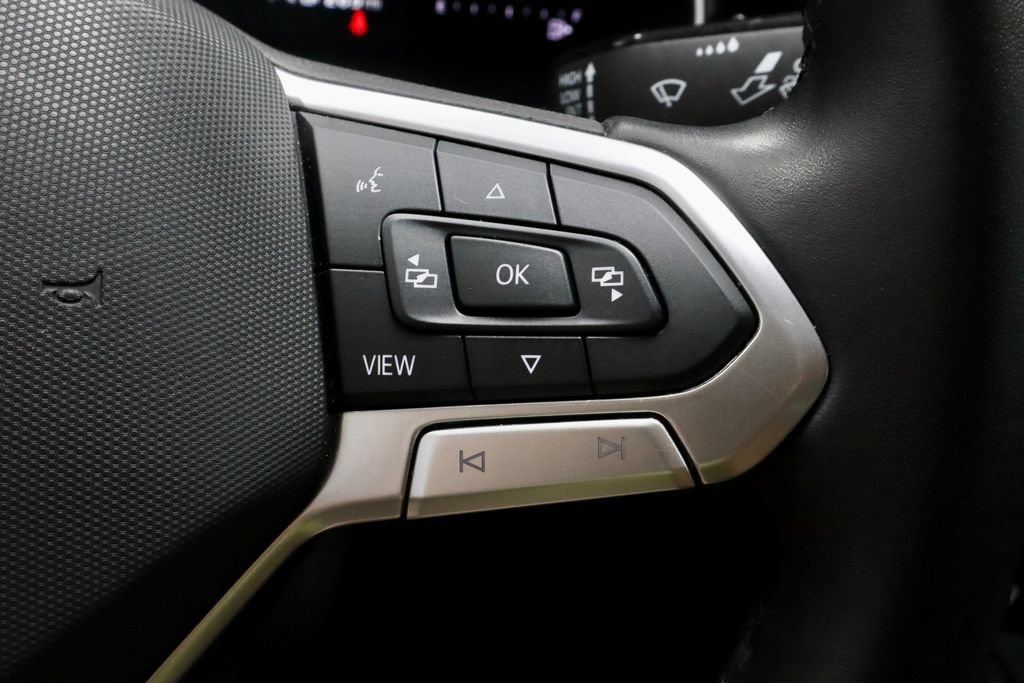 Used 2024 Volkswagen Jetta SE FWD image 29