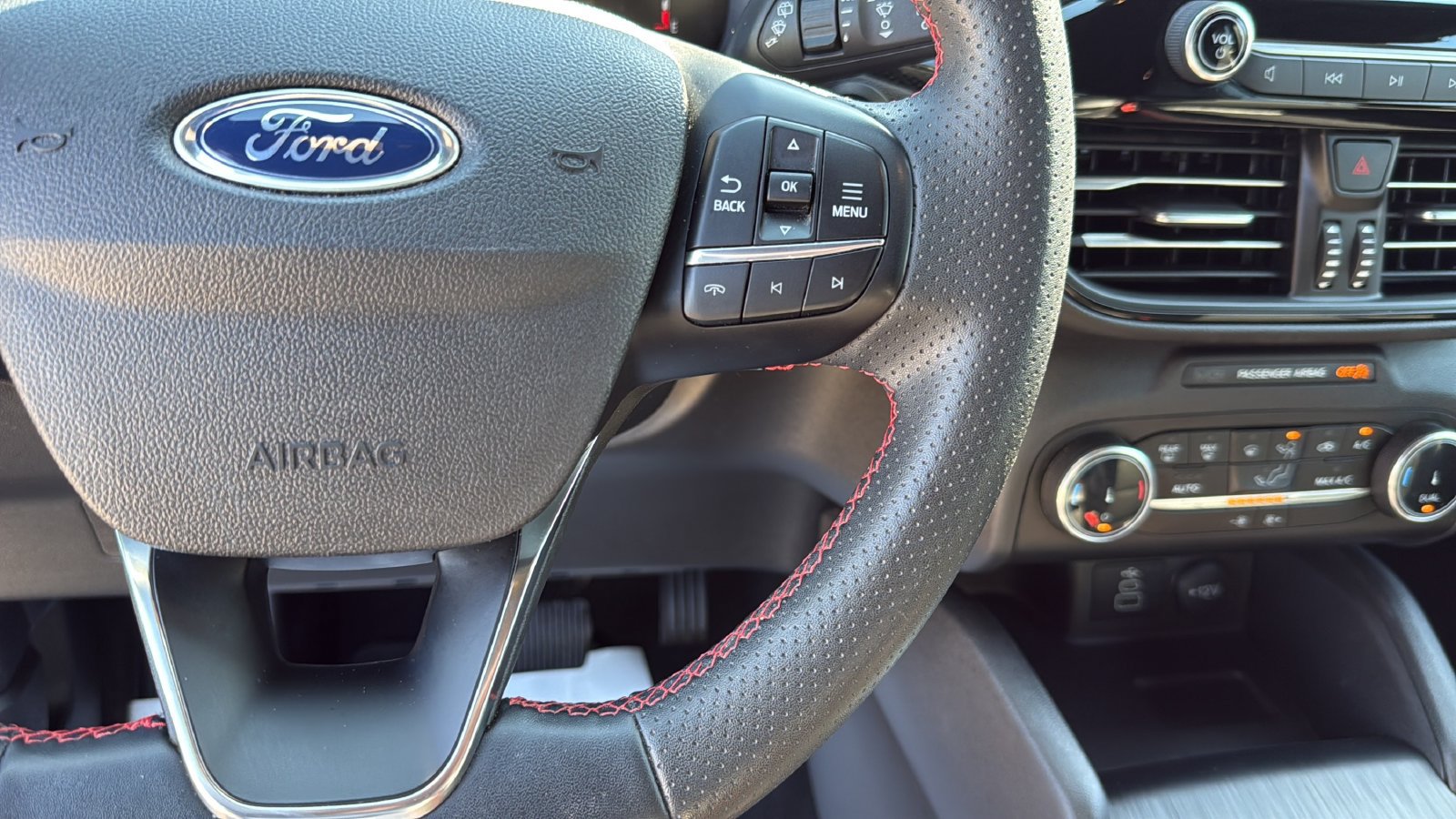 Certified 2025 Ford Escape ST-Line FWD image 14