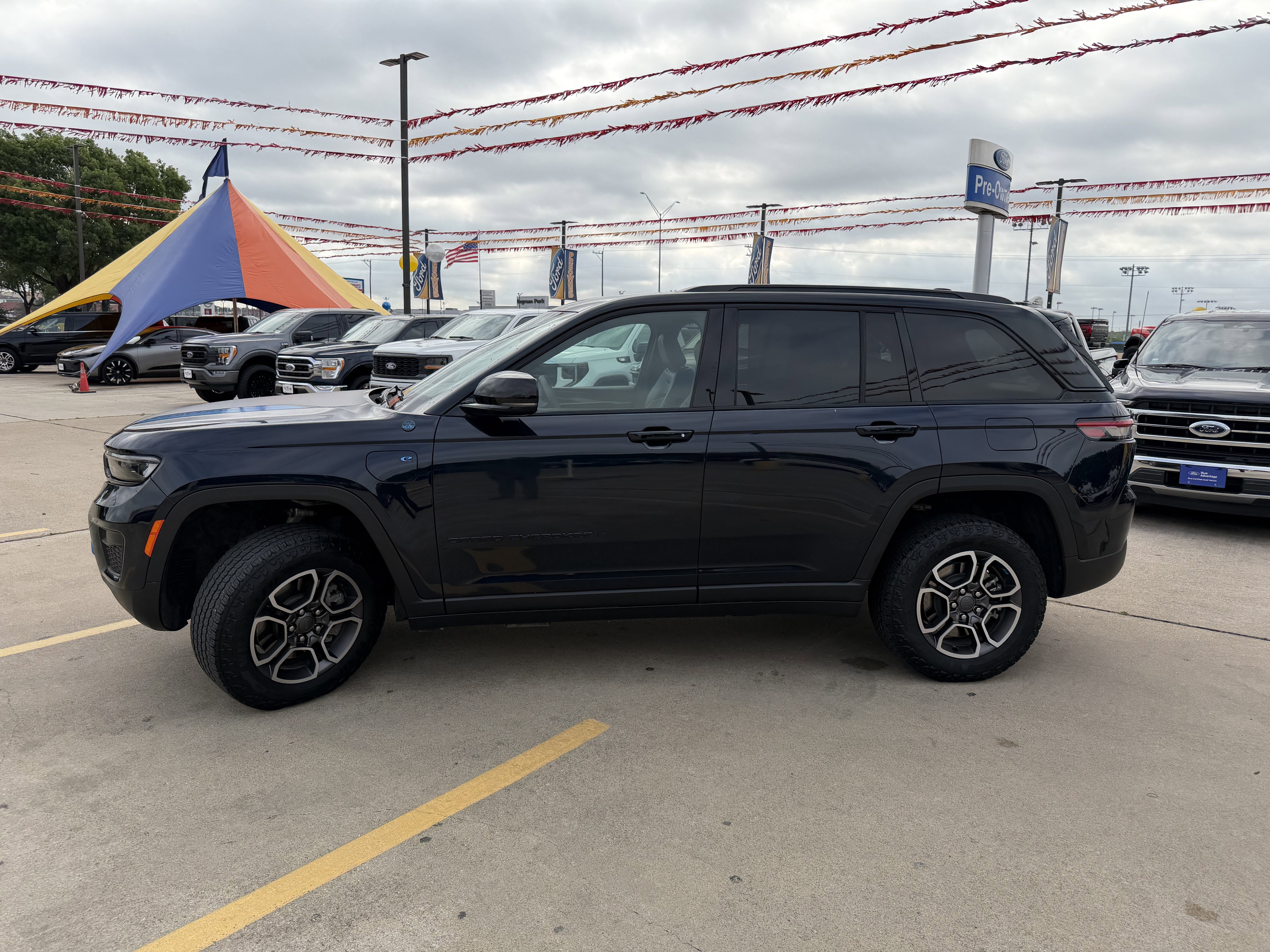 Used 2022 Jeep Grand Cherokee Trailhawk w/ Luxury Tech Group III AWD/4WD image 14