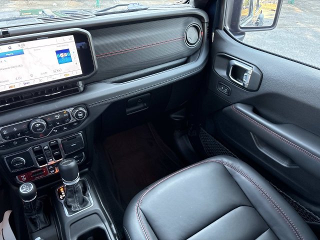 Used 2025 Jeep Gladiator Rubicon w/ Safety Group AWD/4WD image 15