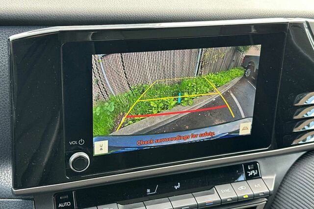 Used 2025 Toyota Camry SE image 16