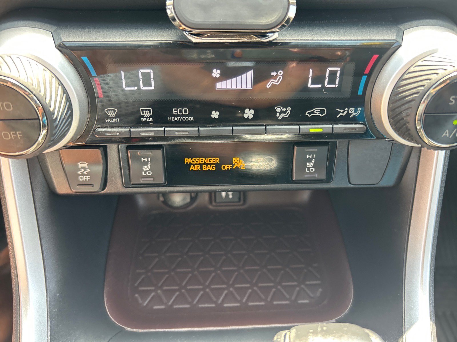 Used 2019 Toyota RAV4 Limited w/ Carpet Mat Package AWD/4WD image 30