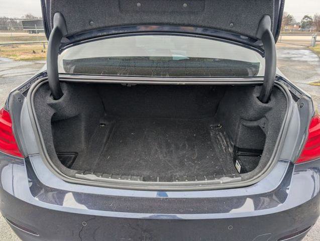 Used 2017 BMW 320i Sedan image 9
