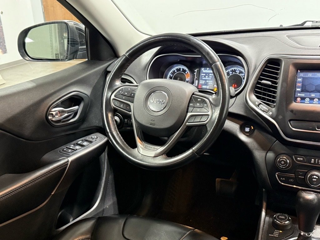 Used 2019 Jeep Cherokee Latitude Plus image 11