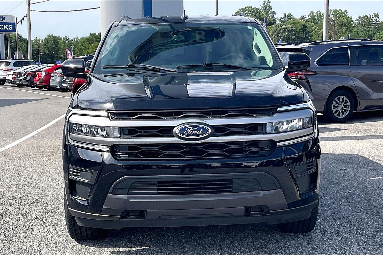 Certified 2023 Ford Expedition XLT AWD/4WD image 2